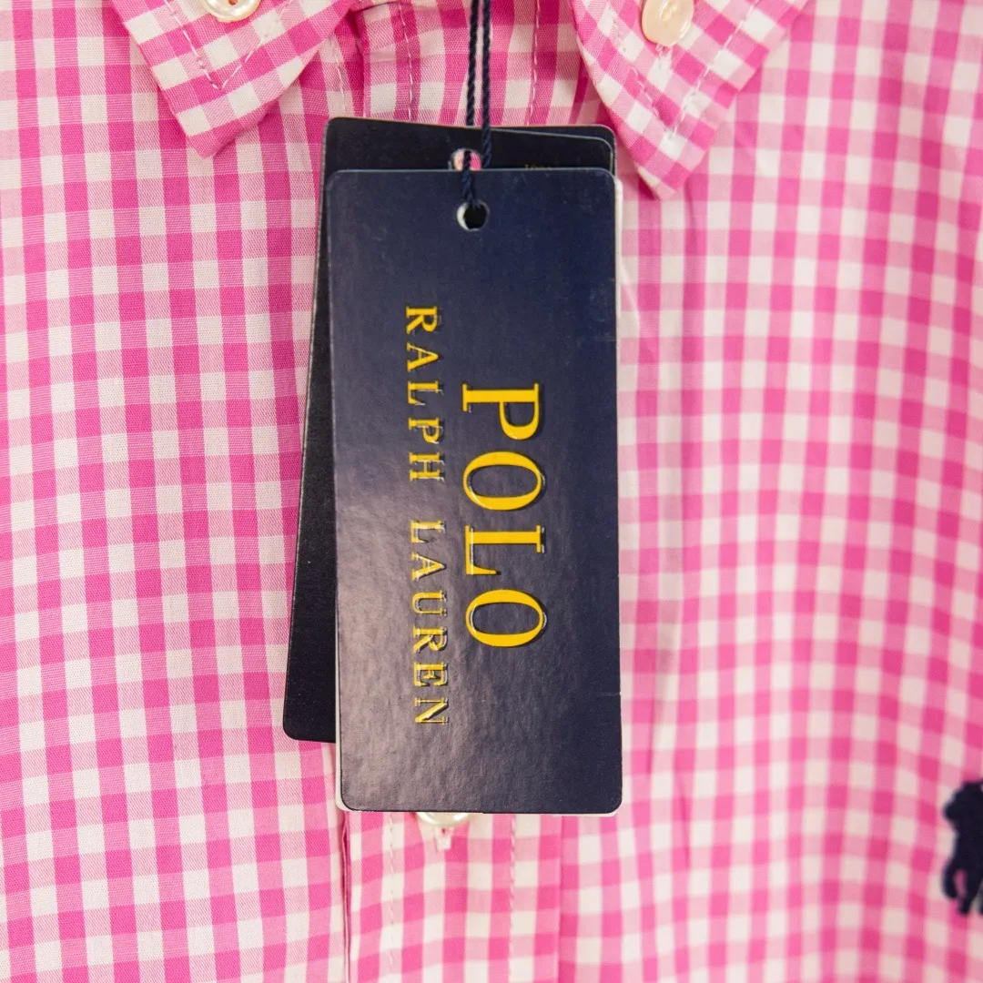 P280 zp version [exclusive supply] Ralph Lauren/Ralph Lauren 2025SS Evergreen Vintage style poplin casual color 0.5 grid long-sleeved casual shirt, 100% restoration of workmanship, embedded seam clean edge processing, upper back broken seam reorganization, better fit ✅ 100% cotton poplin cotton, smooth feel, pre-car wash treatment, yarn is tighter ✅ Custom dyed original pearlescent white buttons, size partition✅ There is a special shaped chiffon foil inside the collar door tube, which is not easy to deform and pull. ✅ RL refreshing plaid shirt is more naughty and colorful than the simpleness of the solid color shirt. It can be salty or sweet. Daily travel and travel. The production rate is very high. The style is customized. Color: Pink Blue Size: S M L XL Number: WW10966
